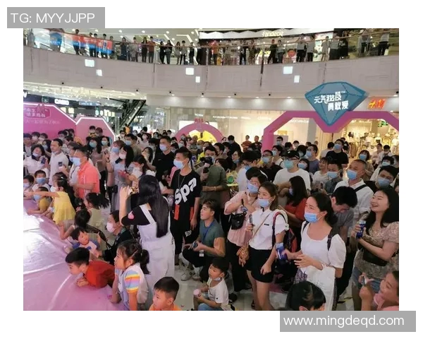 球迷看台上真情告白成功全场掌声雷动见证浪漫瞬间