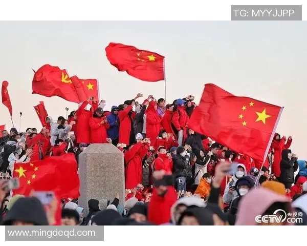 中国运动员披国旗出征奥运赛场 高唱国歌激昂场面震撼人心