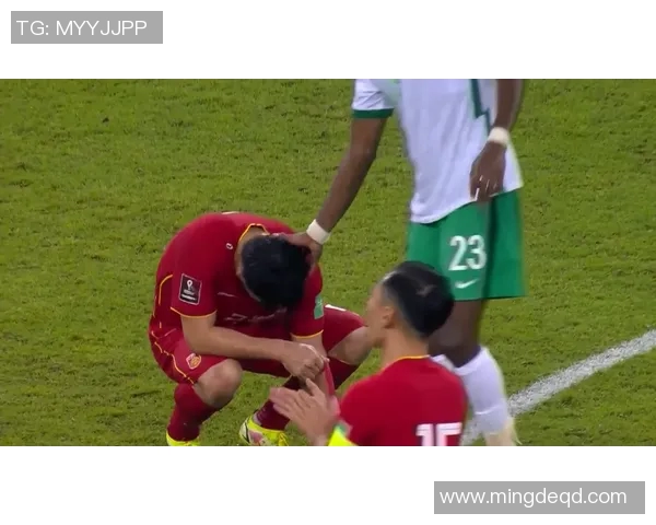 曼城赛场细节镜头曝光小动作引发球迷热议讨论不断 曼城赛场细节镜头曝光小动作引发球迷热议讨论不断